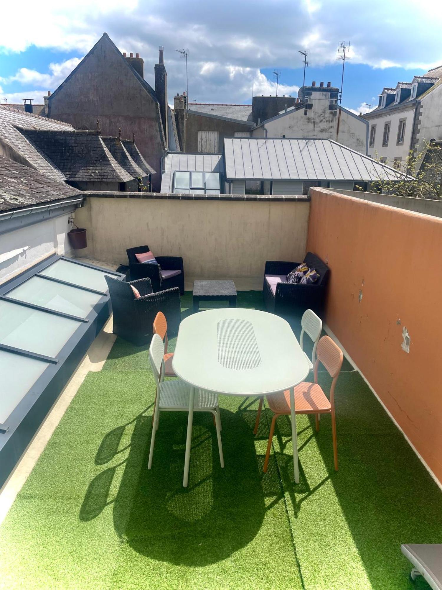 Charmant Appartement Avec Terrasse Entre Centre-Ville Et Plages De Конкарно Екстериор снимка